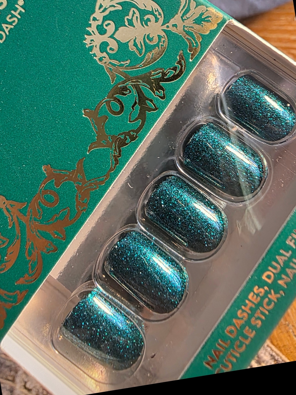 RED ASPEN  Nail dashes "Oui Oui ,Wava Has A Pretty Sparkle